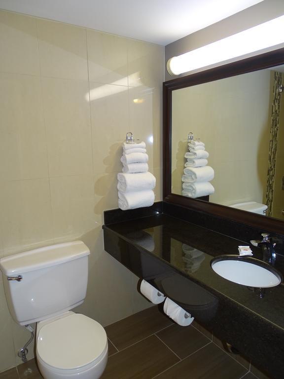 Travelodge By Wyndham Lindsay Room photo